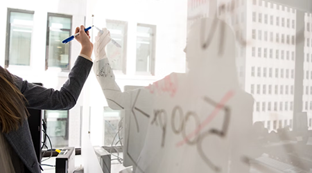 中层干部培养如何平衡短期业绩与长期能力储备.png 中层干部培养如何平衡短期业绩与长期能力储备.png