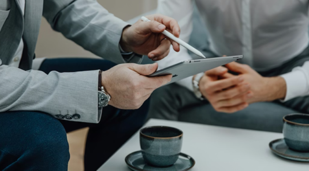 内部讲师还是外部专家？企业公司内训师资选择